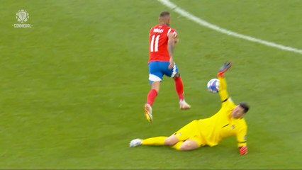 Eduardo Vargas aprovechó la situación de Lampe e igualó para Chile ante Bolivia