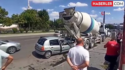 Ankara'da otomobil beton mikserine çarptı: 4 yaralı