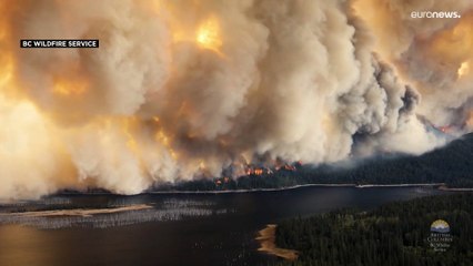 انسحاب طواقم الإطفاء في كولومبيا البريطانية مع اشتداد الحرائق