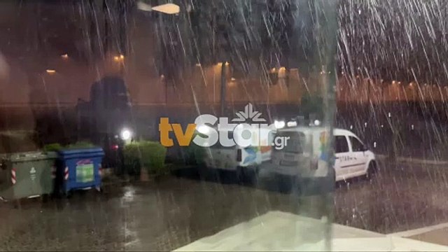 Άνοιξαν οι ουρανοί στη Λαμία