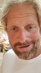 nessuno porta un'ananas nel carrello neanche stasera si scopa