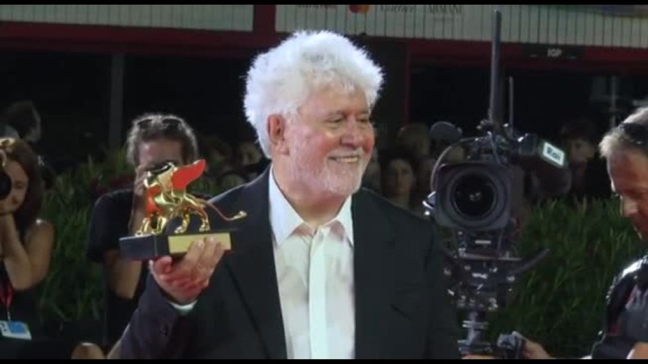 Venezia, Leone d'oro a Pedro Almodovar, "Vermiglio" Leone d'argento