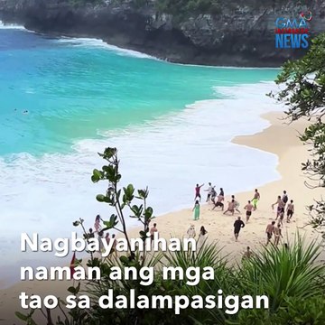 Aquaman, is that you?! Turista, iniligtas ang lalaking tinangay ng alon! | GMA Integrated Newsfeed