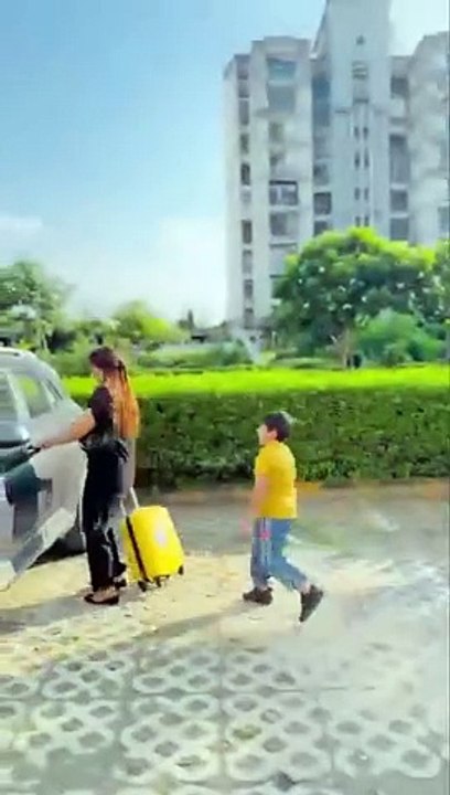 Aunty paise dena bhool gayi  آنٹی پیسے دینا بھول گئیں۔