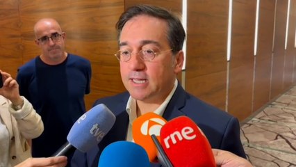 Edmundo González vuela a Madrid para iniciar su exilio en España