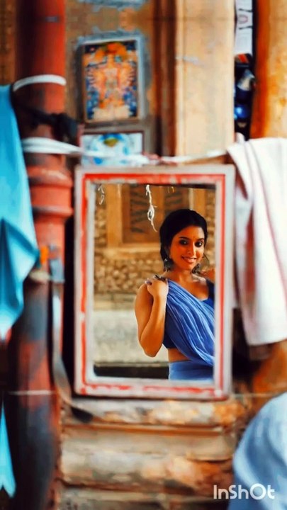 Hot Bengali girl in saree