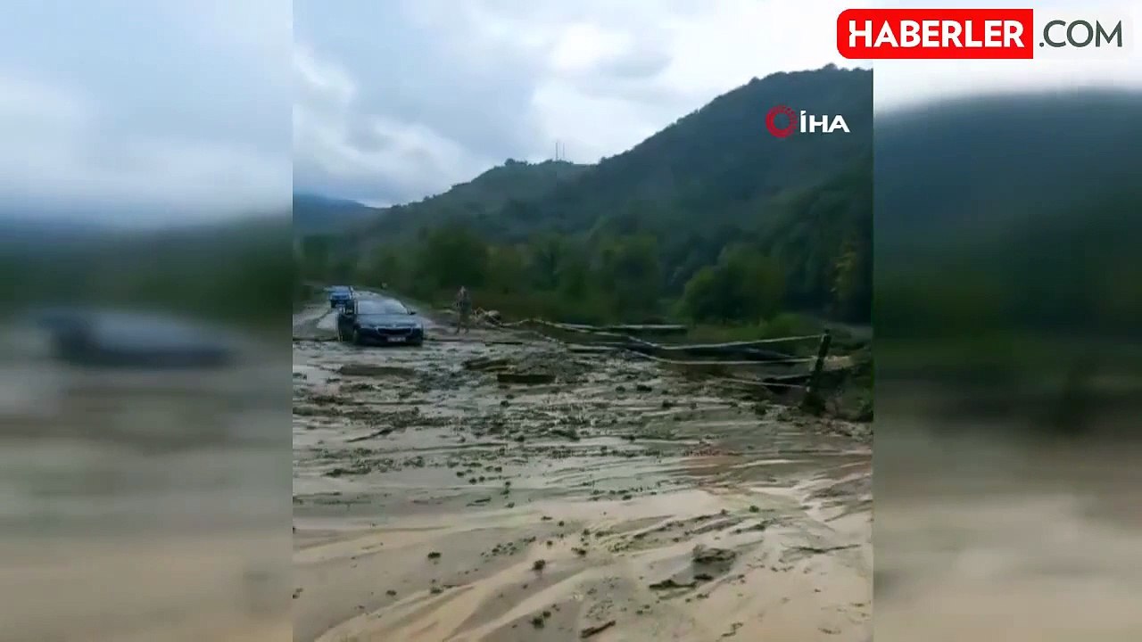 Yağış sonrası çamur yola aktı, temizleme çalışması başlatıldı