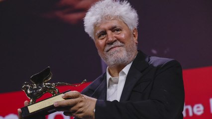 Almodóvar asegura que 'La habitación de al lado" es "su respuesta a los discursos de odio"