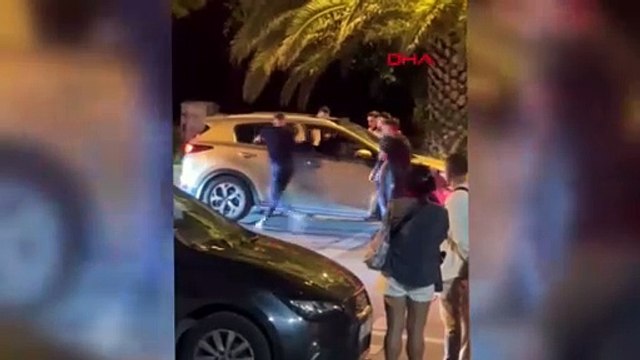 Aracın önünü kesip içindekileri darbettiler: O anlar kamerada