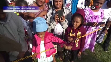 Momen Paus Fransiskus Keliling Stadion Sir John Guise Port Moresby Sapa Umat