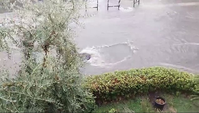 Prato, maltempo nei comuni medicei: saltano i tombini