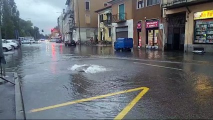 Maltempo a Milano, allagato il quartiere di Ponte Lambro: il video