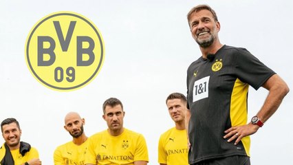 Jürgen Klopp hace su clásico festejo ahora con la afición del Borussia Dortmund