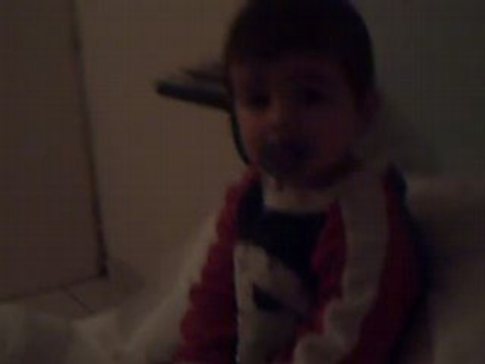 Loulou au réveil a l'hotel de saintes