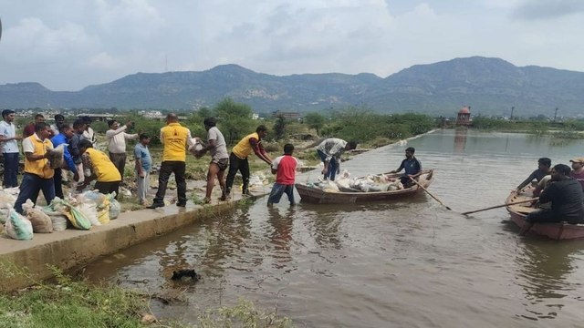 फॉयसागर पाल पर साढ़े मिट्टी के साढ़े तीन हजार कट्टे लगाकर रोका रिसाव