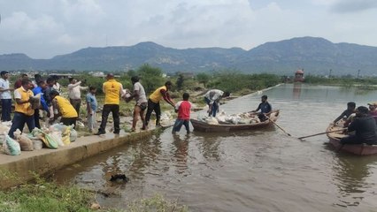 फॉयसागर पाल पर साढ़े मिट्टी के साढ़े तीन हजार कट्टे लगाकर रोका रिसाव