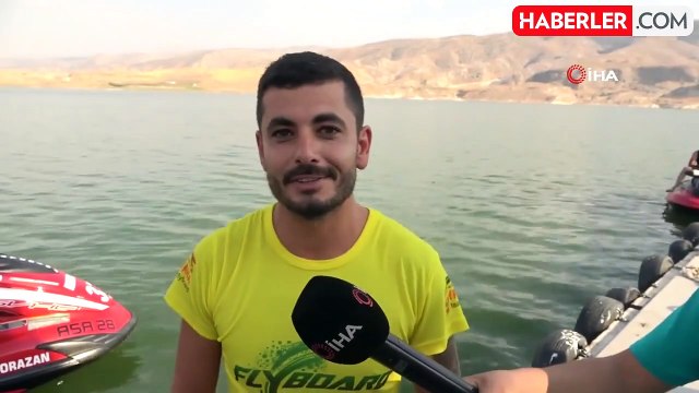Denizi olmayan Batman'da flyboard gösterisi yoğun ilgi gördü