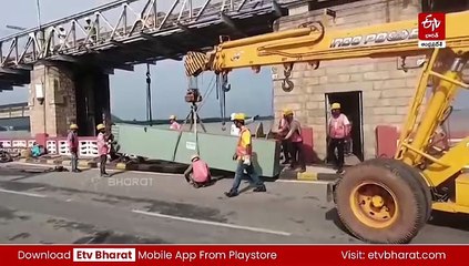 శరవేగంగా కొనసాగుతున్న ప్రకాశంబ్యారేజీ గేట్ల పనులు