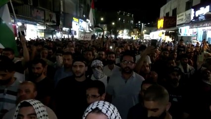 Download Video: Cientos de personas homenajean al camionero jordano que mató a tres israelíes en un paso fronterizo