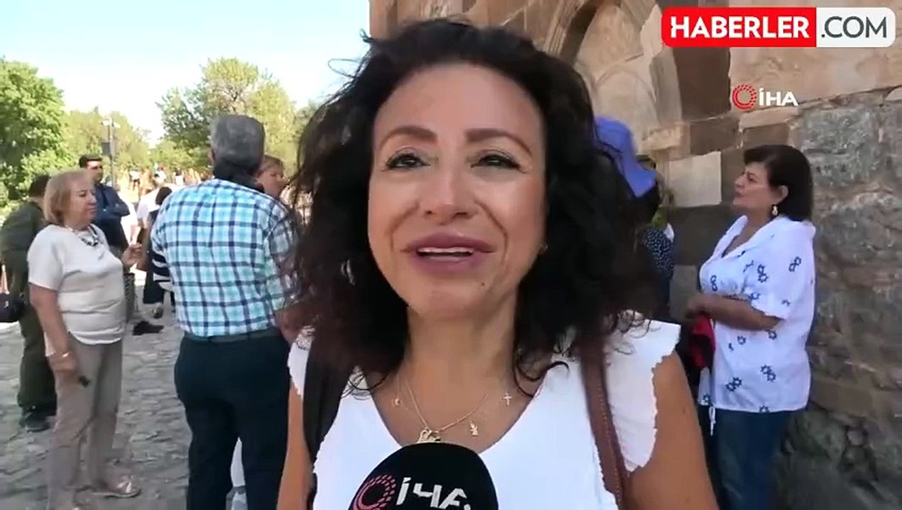 Ermeni asıllı Türk vatandaşı Akdamar Adası'nı ilk defa görünce duygusal anlar yaşadı