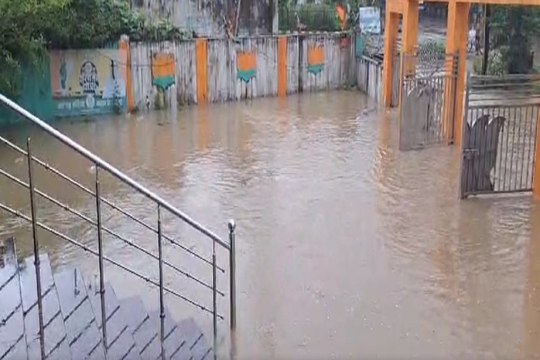 CG Heavy Rain: सुकमा में मूसलाधार बारिश, स्कूलों में छुट्टी, घरों में घुसा पानी, देखें वीडियो
