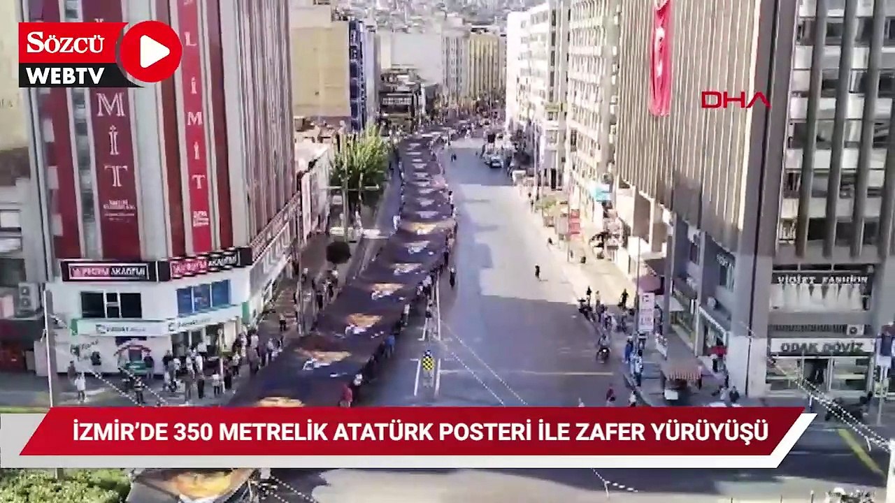 İzmir'de 350 metrelik dev Atatürk Posteri ile Zafer Yürüyüşü