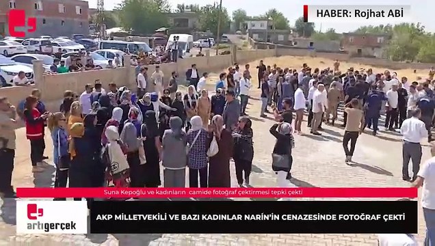 AK Parti Diyarbakır Milletvekili Suna Kepolu ve bazı kadınlar Narin'in cenazesinde camide fotoğraf çektirdi