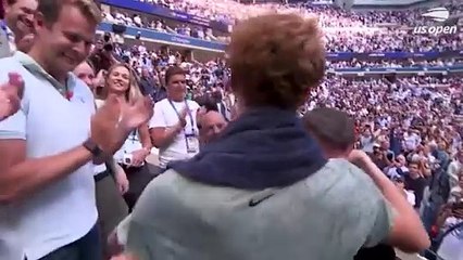 Dal match point alla dedica alla zia malata, dal bacio di Anna ai cori di Taylor Swift: la festa americana di Jannik