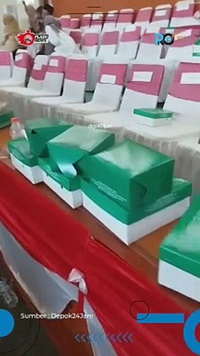 Suasana Ruang Sidang Gedung DPRD Kota Depok penuh sampah
