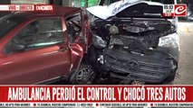 Impresionante accidente en Chacarita: ambulancia perdió el control y chocó a varios autos