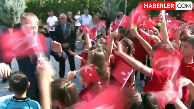 Deprem Bölgesi Malatya'da 159 Bin Öğrenci İçin İlk Zil Çaldı