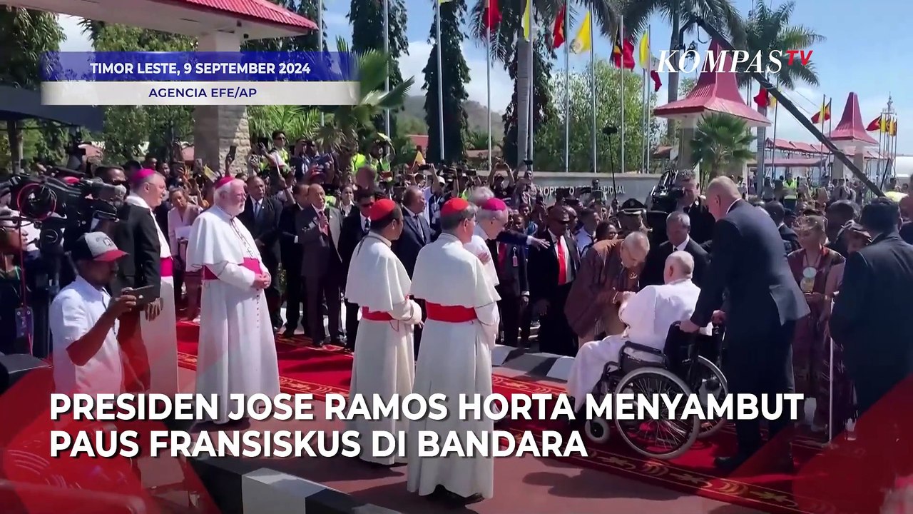 Paus Fransiskus Tiba di Timor Leste, Berkati PetugasBandara hingga Disambut Jose Ramos Horta