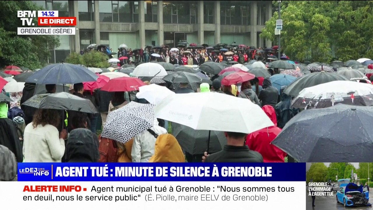 Grenoble: les images de la minute de silence, devant l'hôtel de ville de la commune, en hommage à l'agent municipal tué
