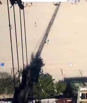 Quand un pilote de grue s'ennui à la plage