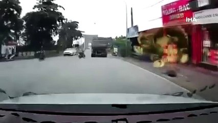 Korkunç görüntü kamerada! Yagi Tayfunu köprüyü çökertti