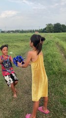 Lần đầu tiên thấy nữ sinh thích thả diều sáo mừng hết lớn như trúng số đặc biệt