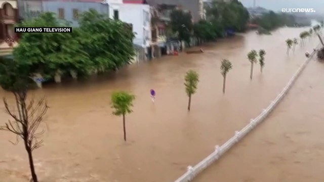 ارتفاع عدد ضحايا إعصار ياغي إلى 200 بين قتيل وجريح ومفقود وانهيار جسور في أسوأ عاصفة تضرب فيتنام