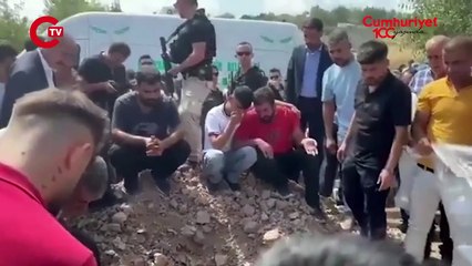 Narin’in şehir dışında yaşayan abisi cenazede gözyaşlarını tutamadı...