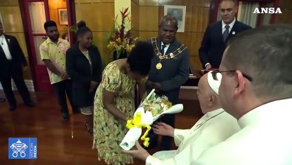 Il Papa in visita al governatore generale della Papua Nuova Guinea