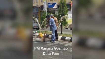 El primer ministro de Timor Leste se pone a barrer las calles de su país para recibir al Papa