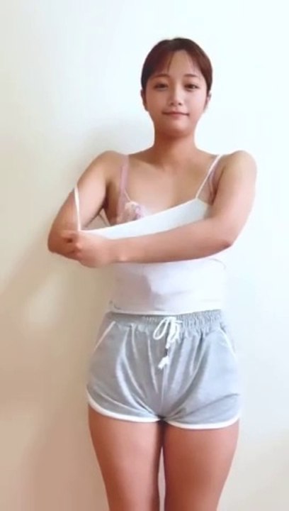 【ノーブラノーパン】全裸ワイシャツになってみたら...【ポロリ】