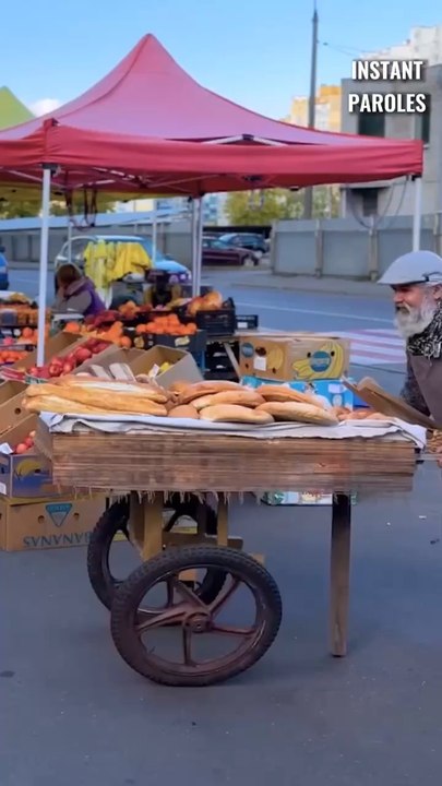 Cet homme âgé se trouvait en difficulté au marché puis a reçu un soutien inattendu