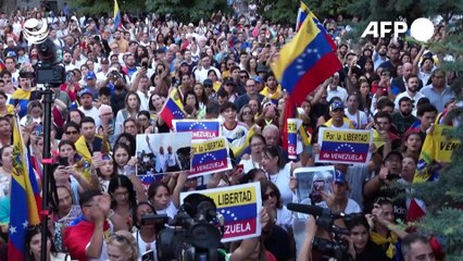 La oposición venezolana se manifiesta ante el Congreso español en apoyo de González Urrutia