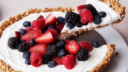 DefaultNo-Bake Fruit & Granola Tart Will Make You A Brunch Host Superstar