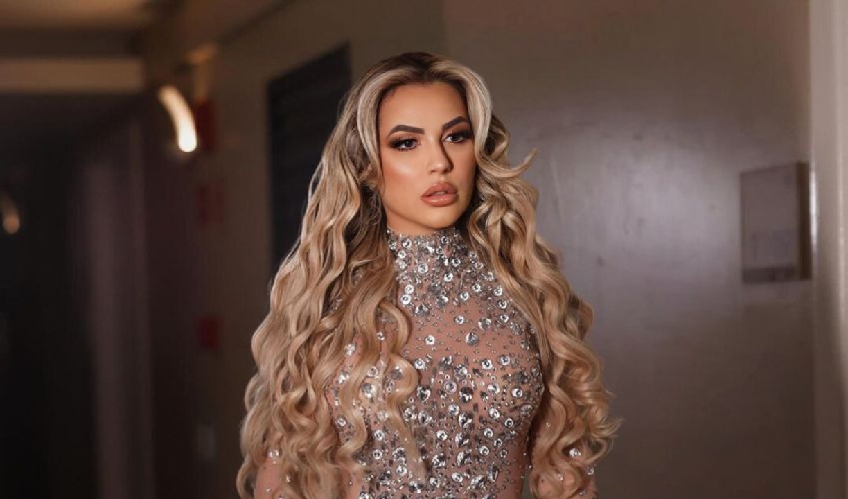 Justiça manda soltar Deolane Bezerra que deixa Colônia Penal Feminina do Recife nesta segunda-feira