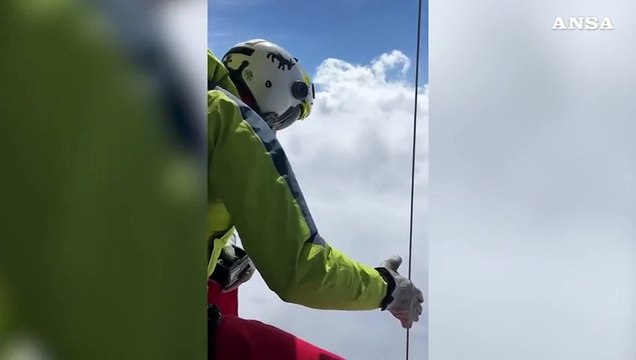 Monte Bianco, due alpinisti bloccati sul Dente del gigante