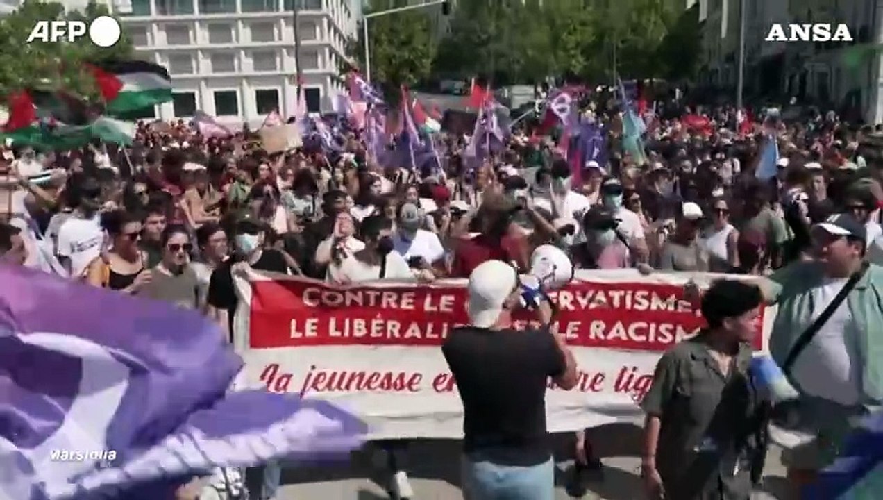 Francia, manifestazioni contro Macron in diverse citta'