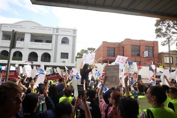 Nurses rally outside NSW Premier Chris Minn's office at Kogarah