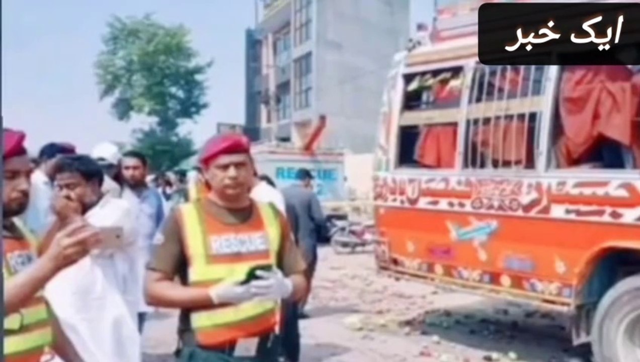 Bus accident in Punjab Faislabad 2 people Dead Faislabad main accident