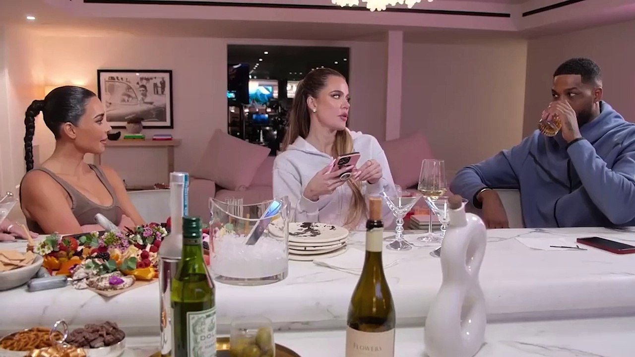 The Kardashians: When Is Being Me Gonna Be Okay? - Season 4 : Best Moments | Pop Culture